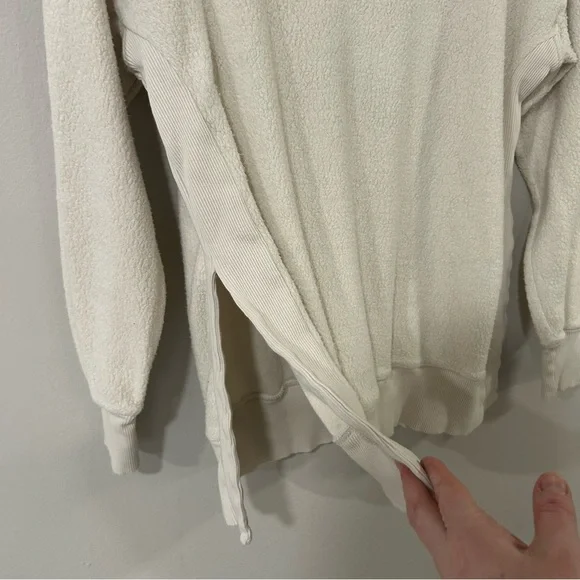 Aerie Chilled Out Cream Crewneck Oversized Side Slit Sweatshirt Women’s Size XS - Picture 3 of 7